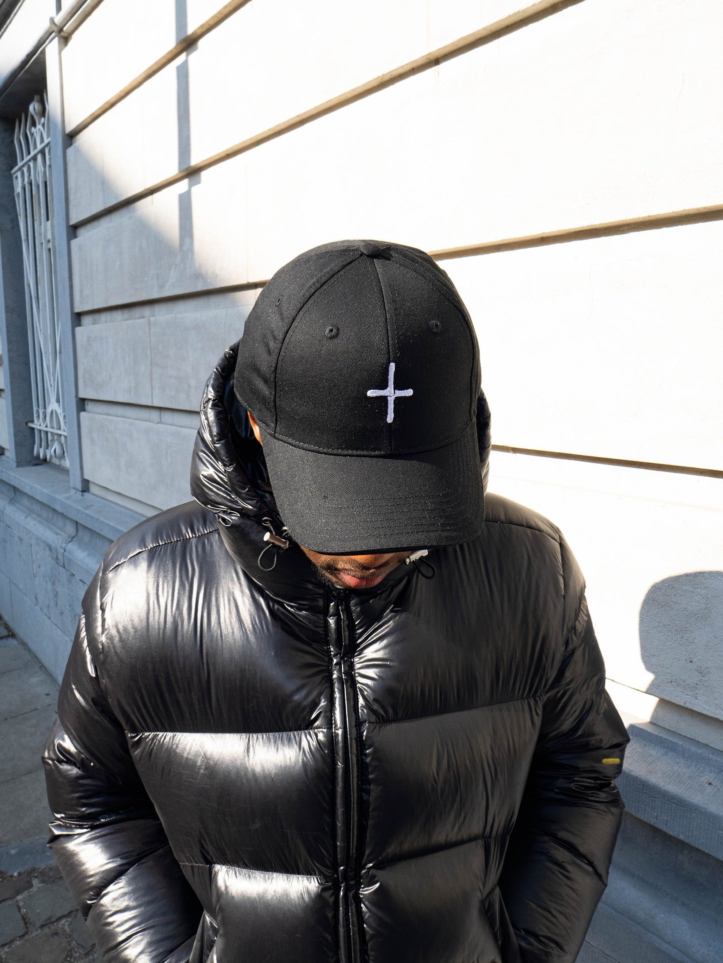 Casquette Noire « Jésus est Roi »