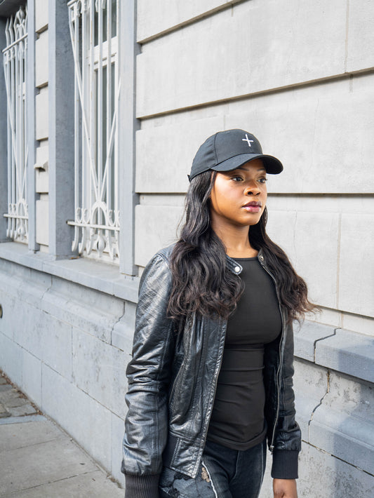 Casquette Noire  « Jésus est Roi »